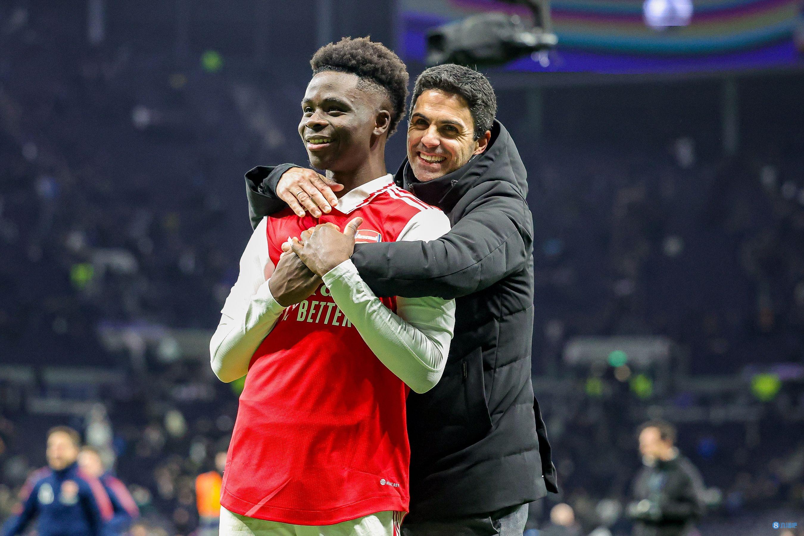 恐怖慎入，加纳国脚弗朗西斯在与日本友谊赛中小腿遭90度弯曲（惊险一幕：加纳国脚弗朗西斯在与日本的友谊赛中小腿重伤）