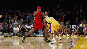 记者：阿坎吉因流感缺席训练，球员身体状况将于明日进行评估（记者：阿坎吉因流感缺席训练，身体状态将于明日评估）