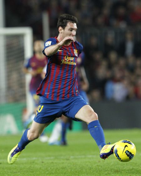 范戴克：与远藤航聊了世界杯分组，日本优秀球员众多极具实力（范戴克：和远藤航聊到世界杯分组，日本好手云集战力强劲）