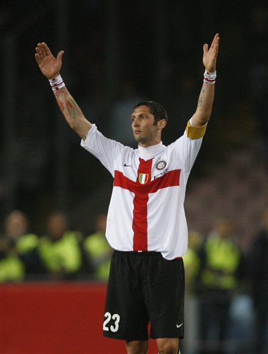 颜骏凌：这一年球队很不容易，夺冠靠的是积累（颜骏凌：艰难一年，球队捧冠靠厚积薄发）