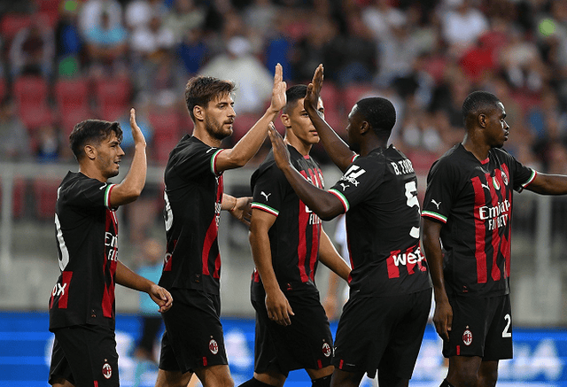 潘喜明打趣：我们训练压力比比赛大，比赛时听不见李导喊什么（潘喜明笑言：训练压力胜过比赛，场上几乎听不清李导指挥）