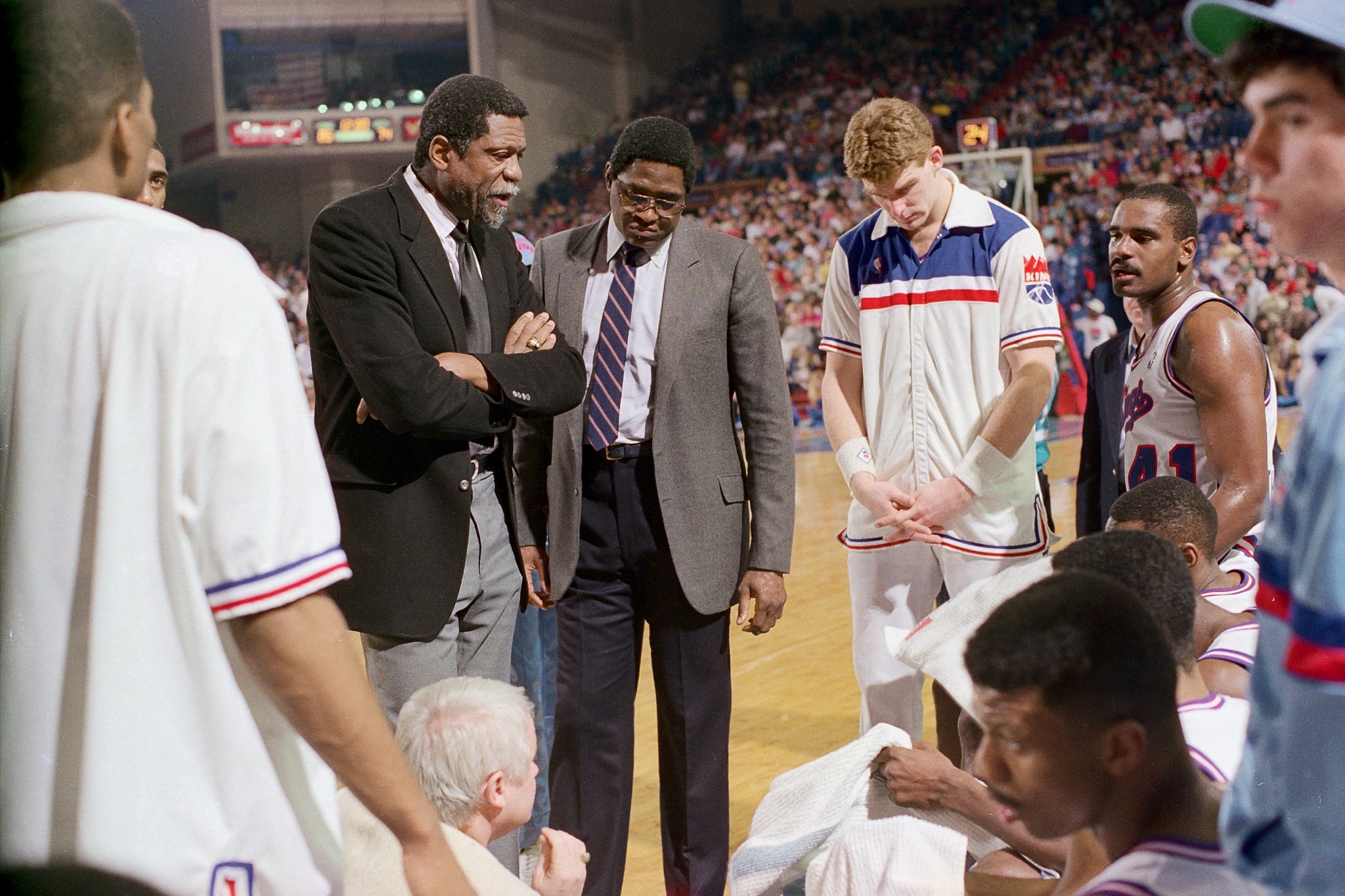 SGA狂轰38分&连续94场比赛得分破20，雷霆延续13连胜（SGA轰下38分、连续94场20+，雷霆豪取13连胜）