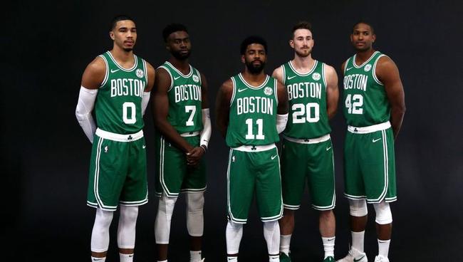 利物浦对施洛特贝克表现出浓厚兴趣，有望在2026年夏天转会，转会费可能达5000万英镑。（利物浦锁定施洛特贝克：2026年夏窗有望加盟，转会费或达5000万英镑）