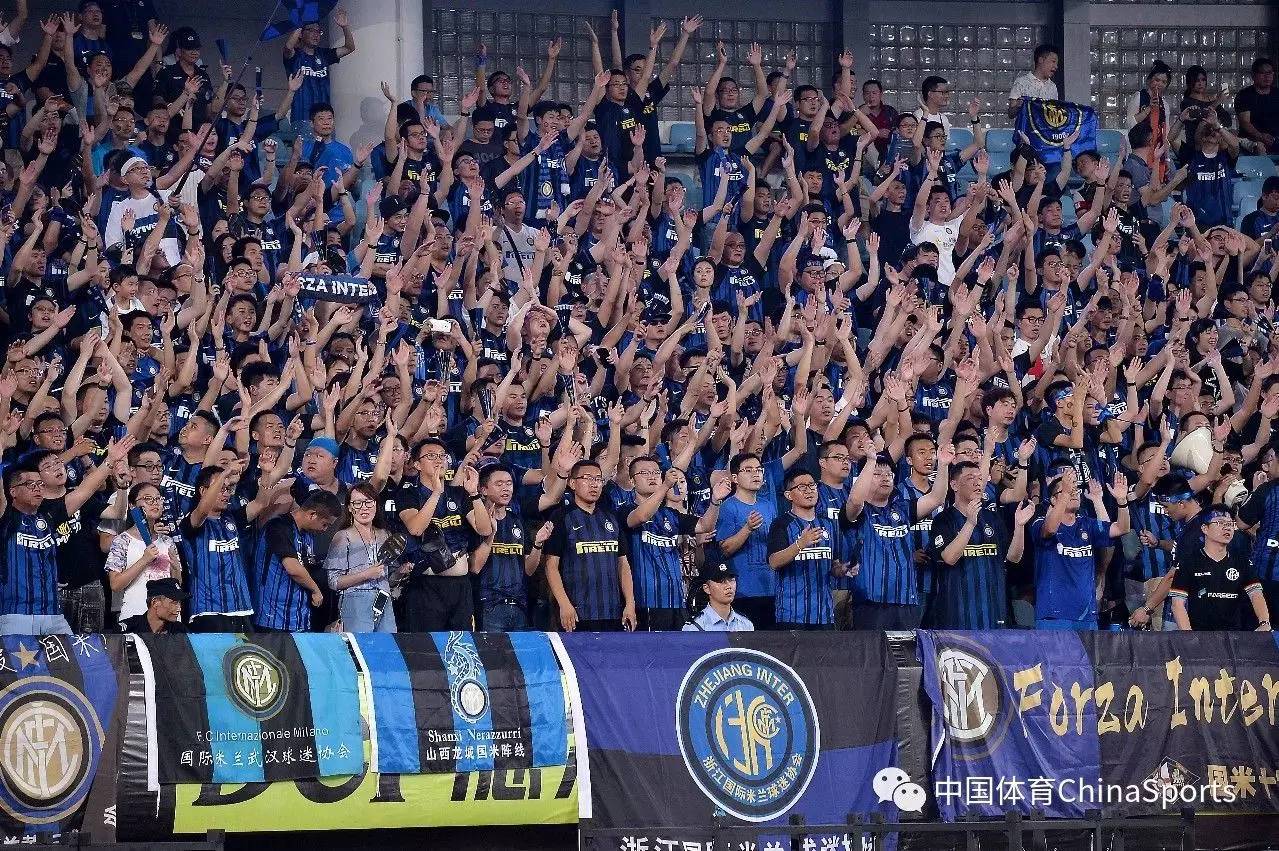 皇马推出漫威联名服饰，弗兰和卡雷拉斯进行了上身体验（皇马发布漫威联名系列，弗兰与卡雷拉斯试穿亮相）