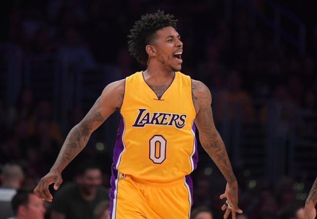 莫雷托：弗拉霍维奇与尤文续约无任何进展，双方年薪分歧很大（莫雷托：尤文与弗拉霍维奇续约谈判陷入停滞，年薪要求存在巨大分歧）